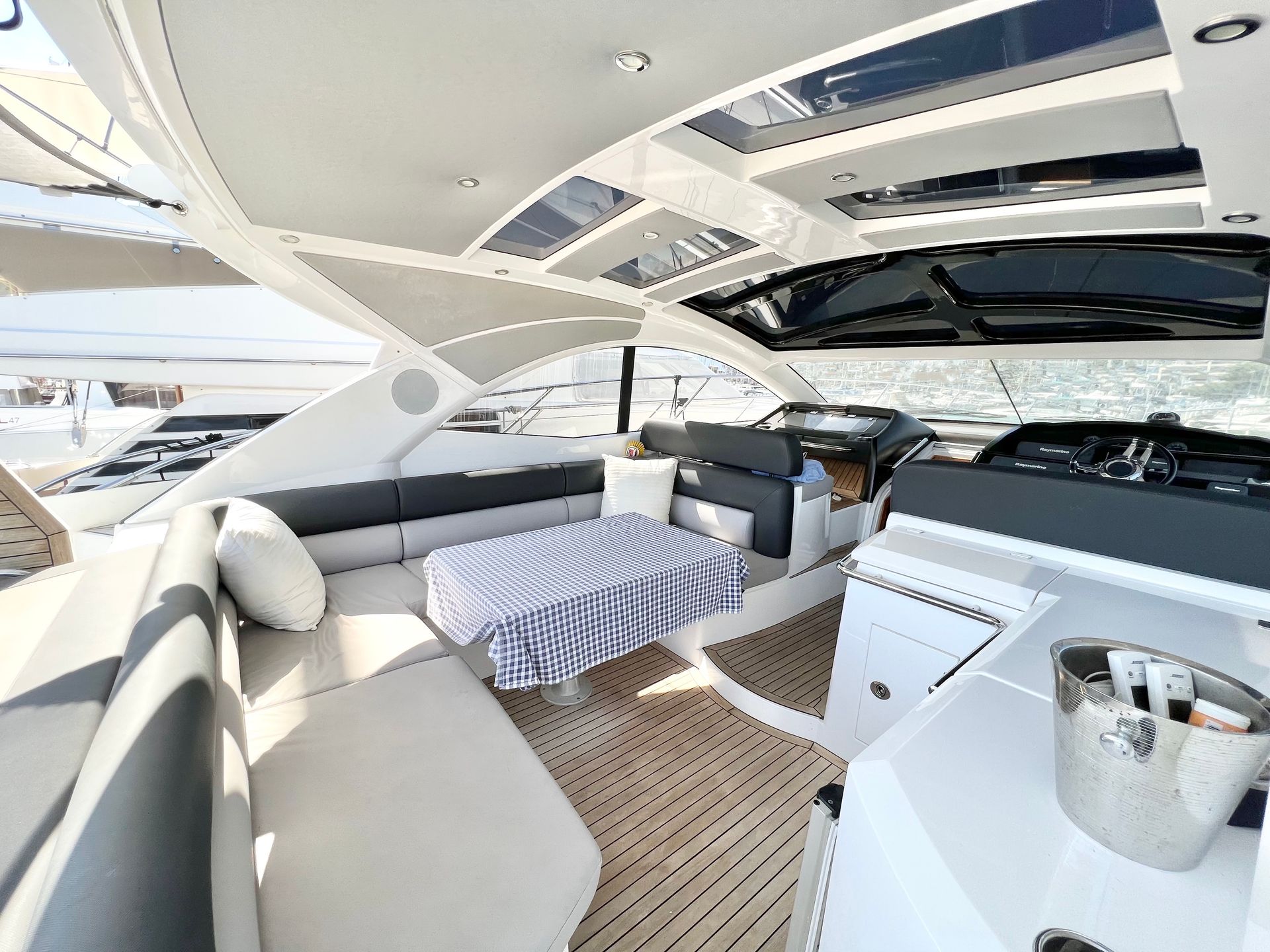 slider 3 Sunseeker San Remo 485